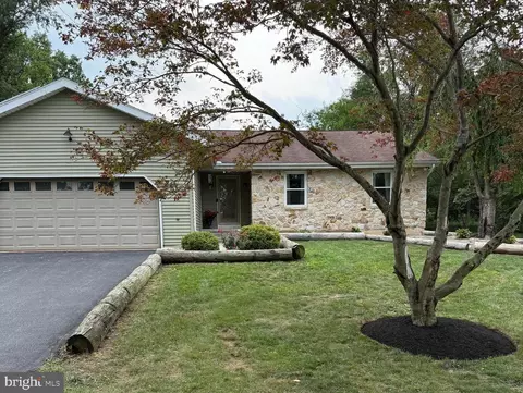 223 Pineview Dr, Palmyra, PA 17078
