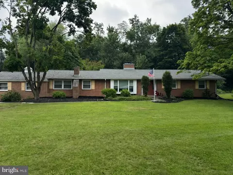 4323 Long Dr, Harrisburg, PA 17112