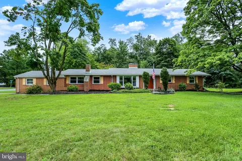 4323 Long Dr, Harrisburg, PA 17112