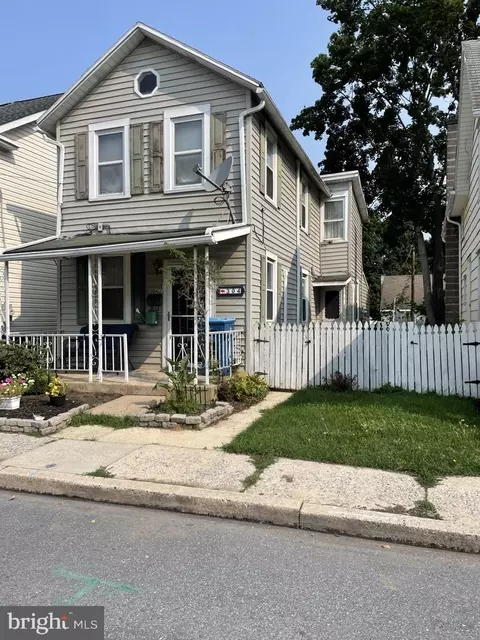 304 W 2nd St, Hummelstown, PA 17036