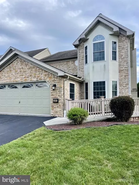 2801 Oakwood Dr, Harrisburg, PA 17110