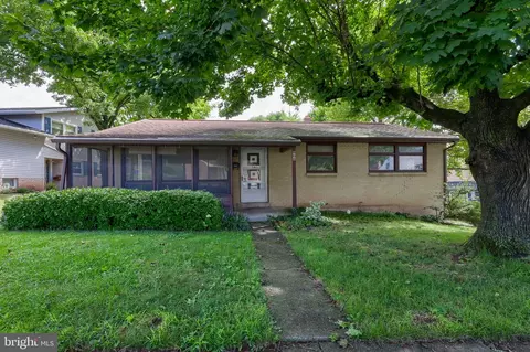 906 Chestnut St, Middletown, PA 17057