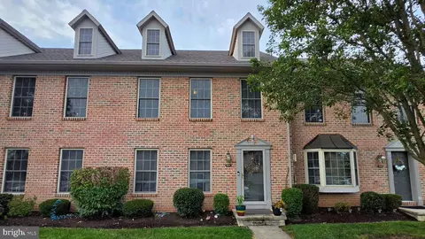 431 Waverly Woods Dr, Harrisburg, PA 17110