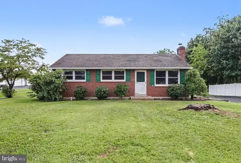 847 Shawnee Dr, Harrisburg, PA 17112