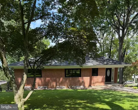 95 S Hills Dr, Hershey, PA 17033