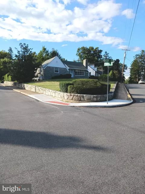 211 Wood St, Harrisburg, PA 17109