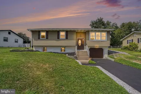 3220 S Scenic Rd, Harrisburg, PA 17109