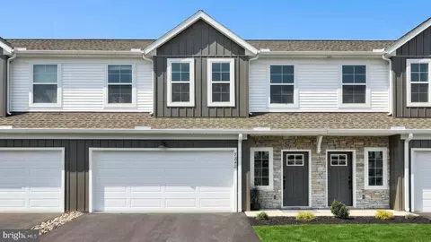 7848 Oak Brook Dr, Harrisburg, PA 17112