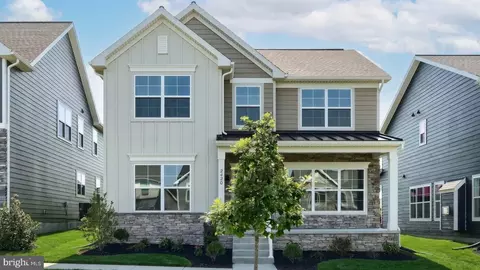 2420 Hawthorne Dr, Harrisburg, PA 17110