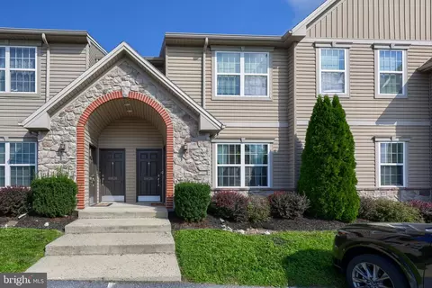8426 Hilton St, Hummelstown, PA 17036