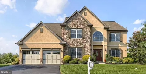 104 Scenic Ridge Dr, Hummelstown, PA 17036