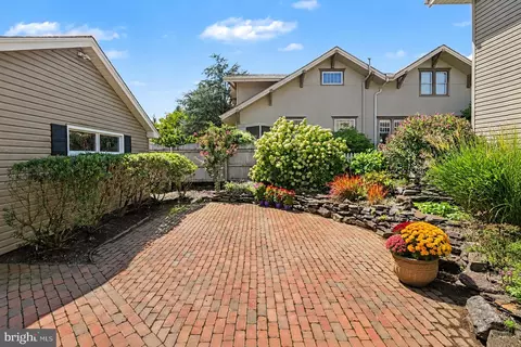 Exterior - 268 E Areba Ave, Hershey, PA 17033 photo 5 of 11