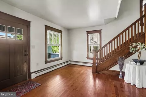 Entry Way - 268 E Areba Ave, Hershey, PA 17033 photo 2 of 3