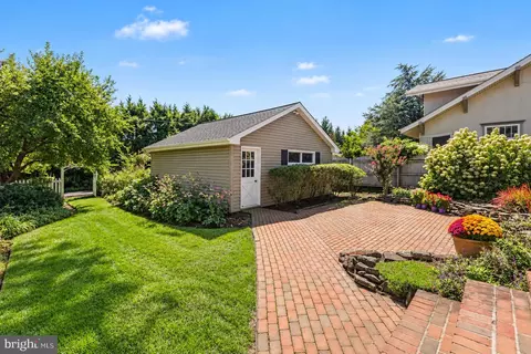 Exterior - 268 E Areba Ave, Hershey, PA 17033 photo 4 of 11