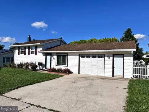 1004 Lakewood Dr, Harrisburg, PA 17109