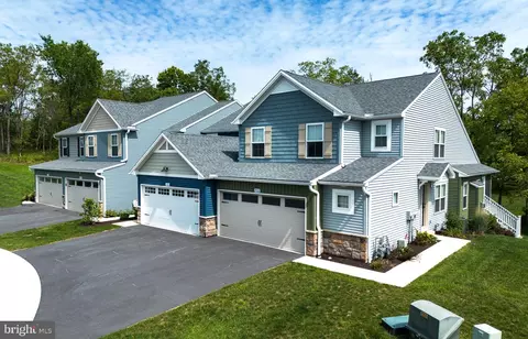 7422 Red Oak Ct, Harrisburg, PA 17112