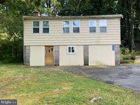7609 Old Field Rd, Harrisburg, PA 17112