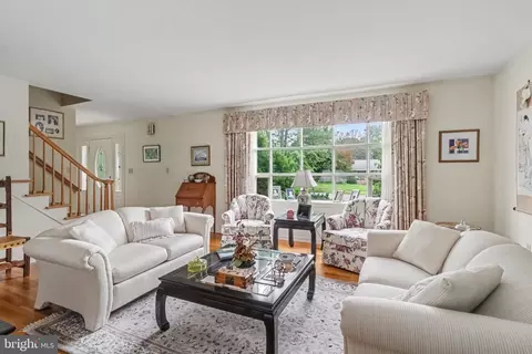 Living - 999 Beech Ave, Hershey, PA 17033 photo 2 of 5