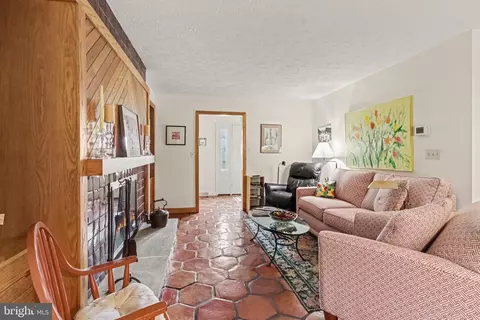Living - 999 Beech Ave, Hershey, PA 17033 photo 5 of 5