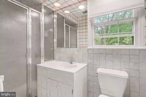Bath - 999 Beech Ave, Hershey, PA 17033 photo 2 of 4