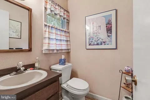Bath - 999 Beech Ave, Hershey, PA 17033 photo 1 of 4