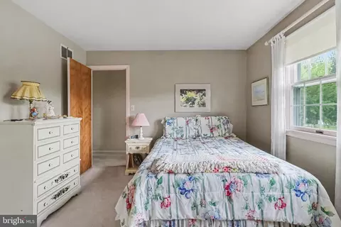 Bedroom - 999 Beech Ave, Hershey, PA 17033 photo 3 of 5