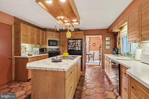 Kitchen - 999 Beech Ave, Hershey, PA 17033 photo 1 of 3
