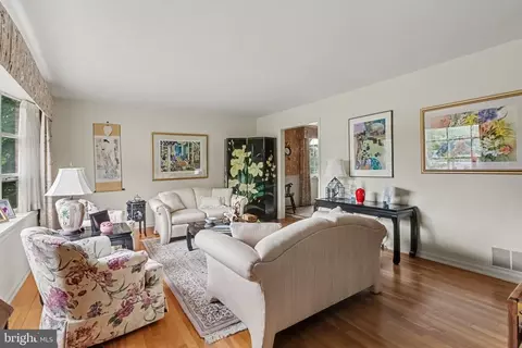 Living - 999 Beech Ave, Hershey, PA 17033 photo 1 of 5