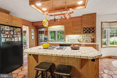 Kitchen - 999 Beech Ave, Hershey, PA 17033 photo 3 of 3