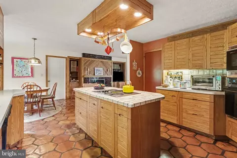 Kitchen - 999 Beech Ave, Hershey, PA 17033 photo 2 of 3