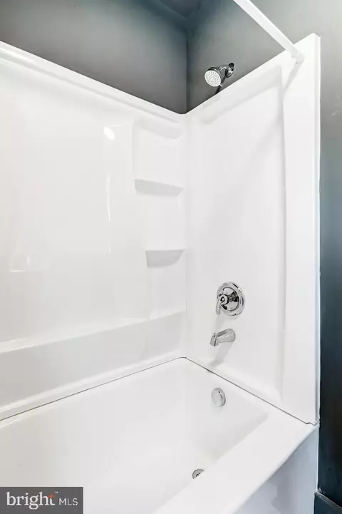 Bath - 1421 E Derry Rd, Hershey, PA 17033 photo 2 of 4