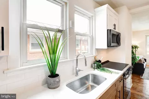Kitchen - 1421 E Derry Rd, Hershey, PA 17033 photo 4 of 4