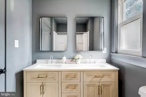 Bath - 1421 E Derry Rd, Hershey, PA 17033 photo 3 of 4