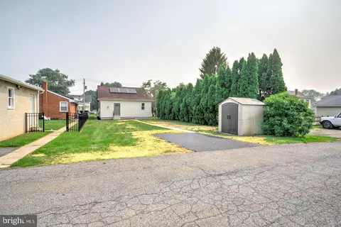 Exterior - 1421 E Derry Rd, Hershey, PA 17033 photo 3 of 5