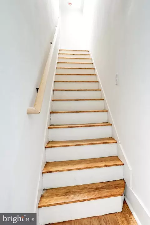 Entry Way - 1421 E Derry Rd, Hershey, PA 17033 photo 5 of 6