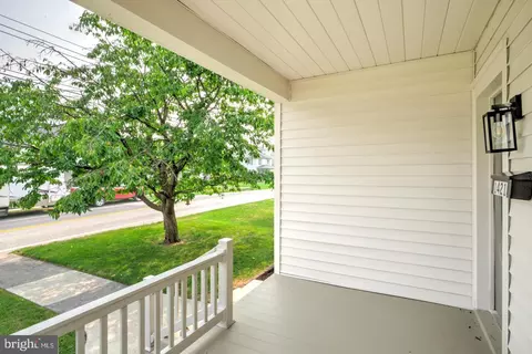 Exterior - 1421 E Derry Rd, Hershey, PA 17033 photo 2 of 5
