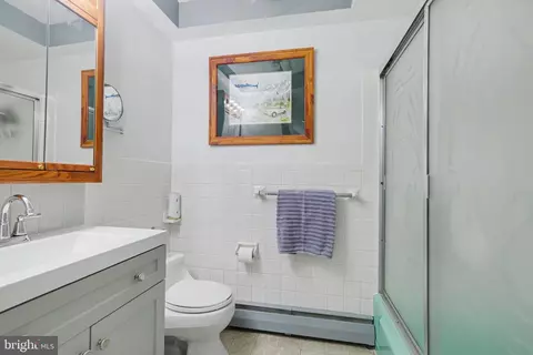 Bath - 434 Cedar Ave, Hershey, PA 17033 photo 2 of 3
