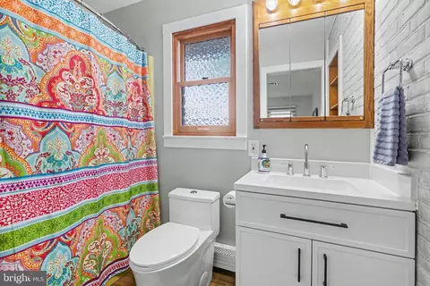 Bath - 434 Cedar Ave, Hershey, PA 17033 photo 1 of 3