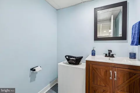 Bath - 434 Cedar Ave, Hershey, PA 17033 photo 3 of 3