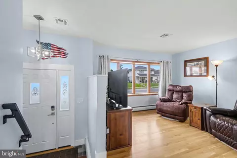 Entry Way - 434 Cedar Ave, Hershey, PA 17033 photo 1 of 1
