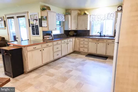 Kitchen - 8930 Route 25, Spring Glen, PA 17978 photo 2 of 5