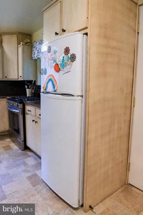 Kitchen - 8930 Route 25, Spring Glen, PA 17978 photo 4 of 5
