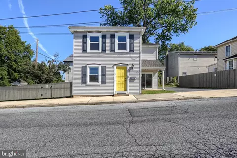 35 N Rosanna St, Hummelstown, PA 17036