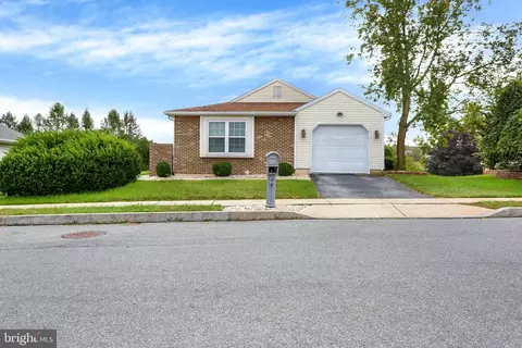 6295 S Highlands Cir, Harrisburg, PA 17111
