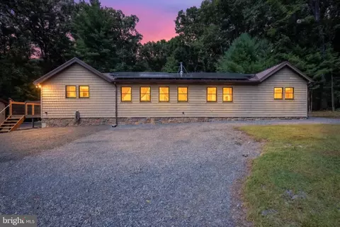 156 Teaberry Ln, Tower City, PA 17980