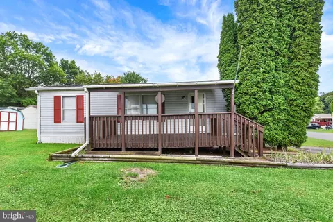 16 Siding Ln, Millersburg, PA 17061