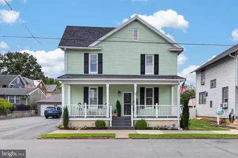 54 Prospect St, Hummelstown, PA 17036