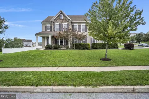 7433 View Crest Dr, Harrisburg, PA 17112