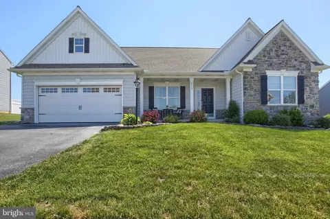 2717 Pin Oak Dr, Harrisburg, PA 17112