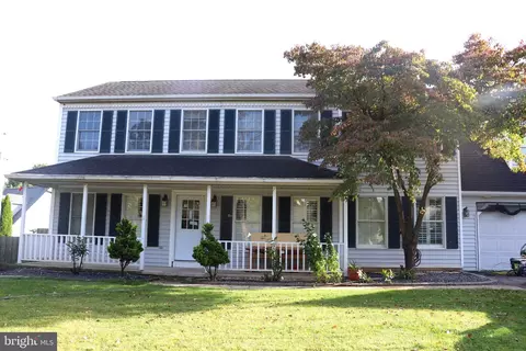 2072 Southpoint Dr, Hummelstown, PA 17036